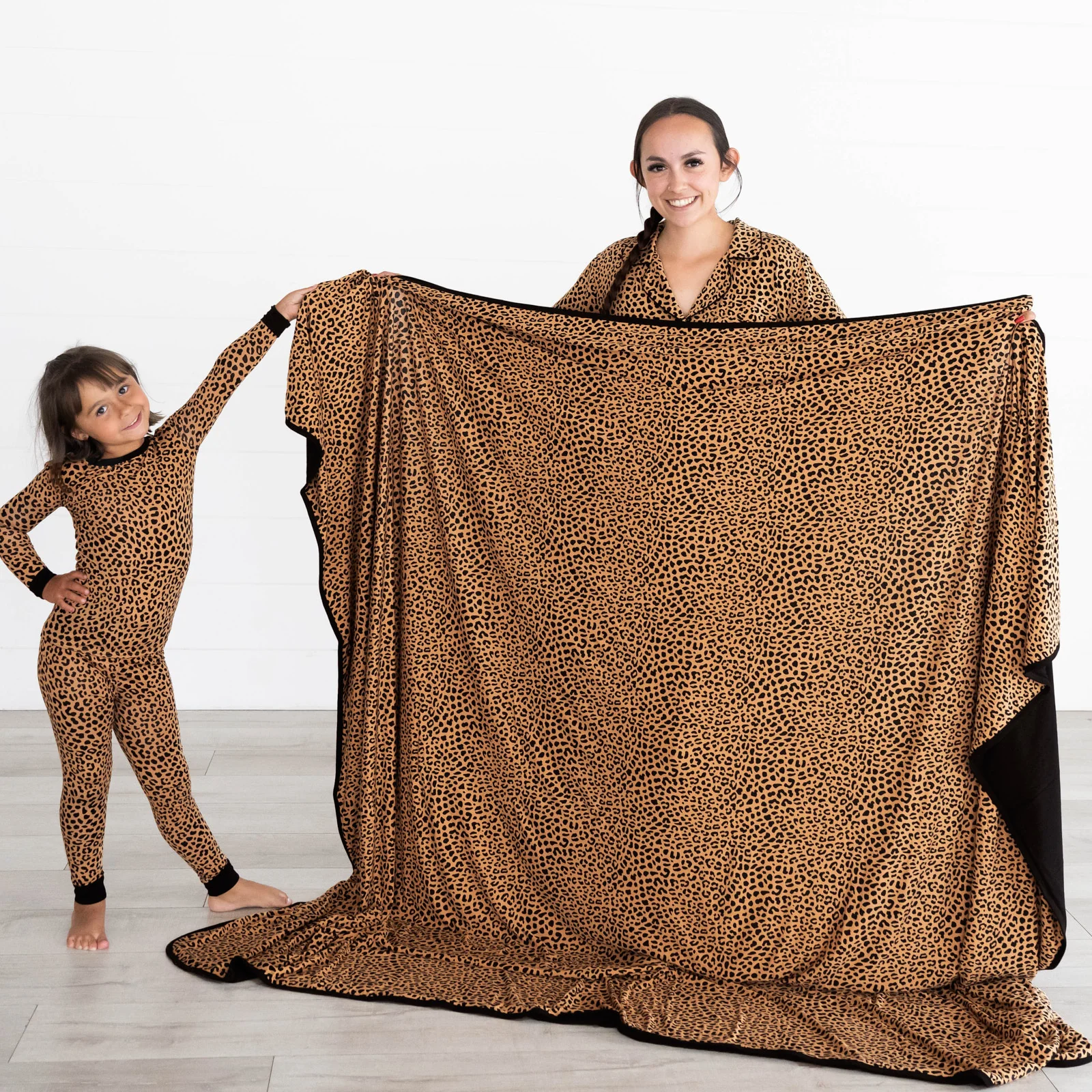 Classic Leopard Oversized Cloud Blanket® - Image 2