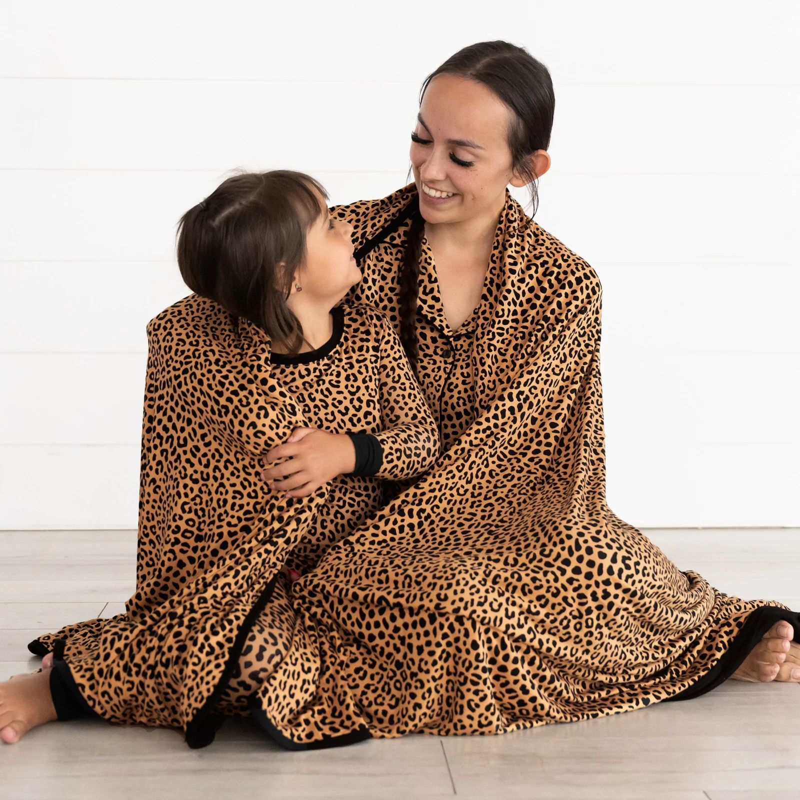 Classic Leopard Oversized Cloud Blanket® - Image 4
