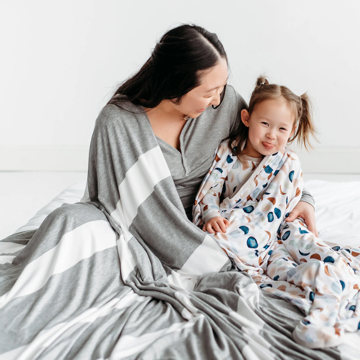 Heather Gray Wide Stripe Oversized Cloud Blanket® - Image 3