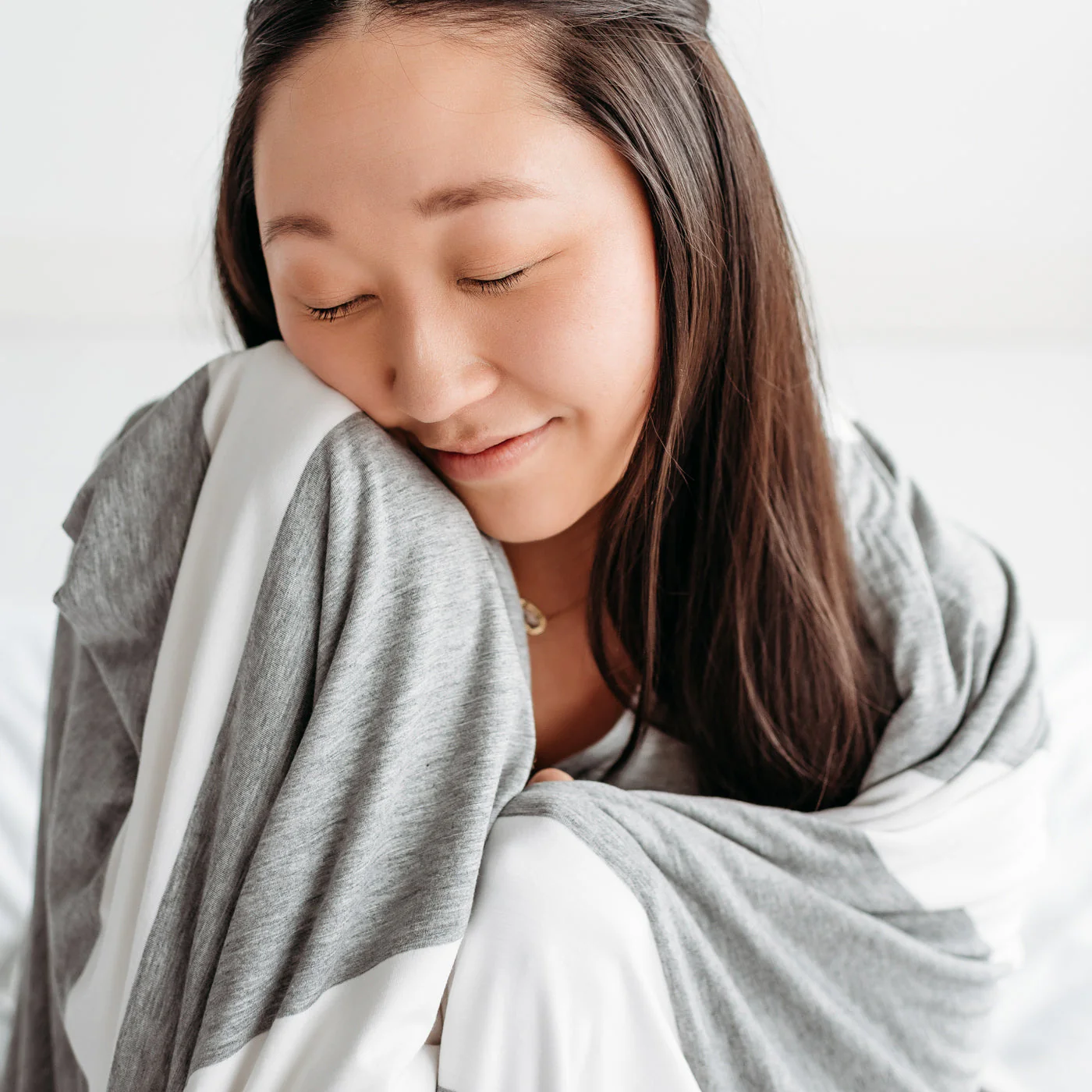 Heather Gray Wide Stripe Oversized Cloud Blanket® - Image 4