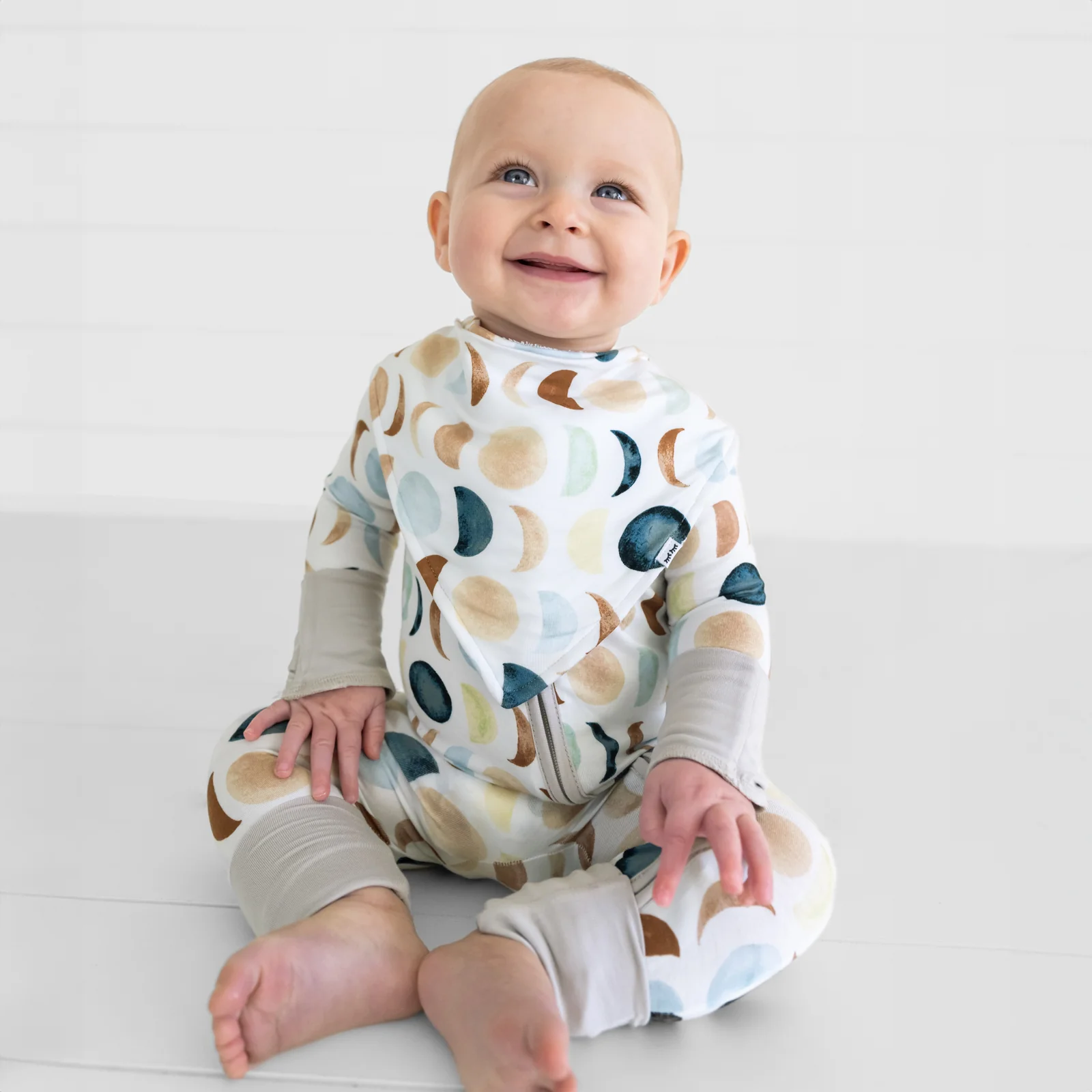 Luna Neutral Bandana Bib - Image 4