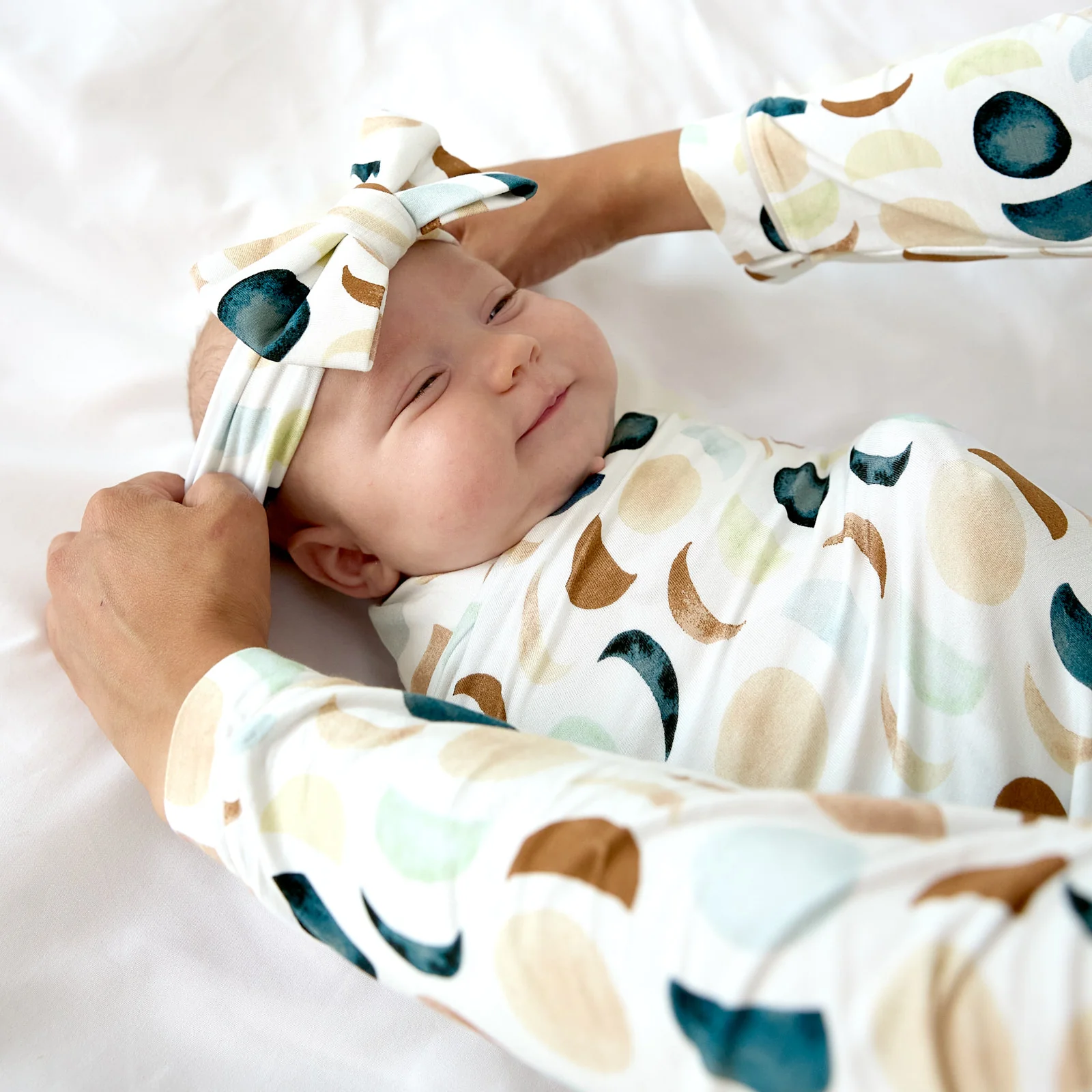 Luna Neutral Swaddle & Luxe Bow Headband Set - Image 2