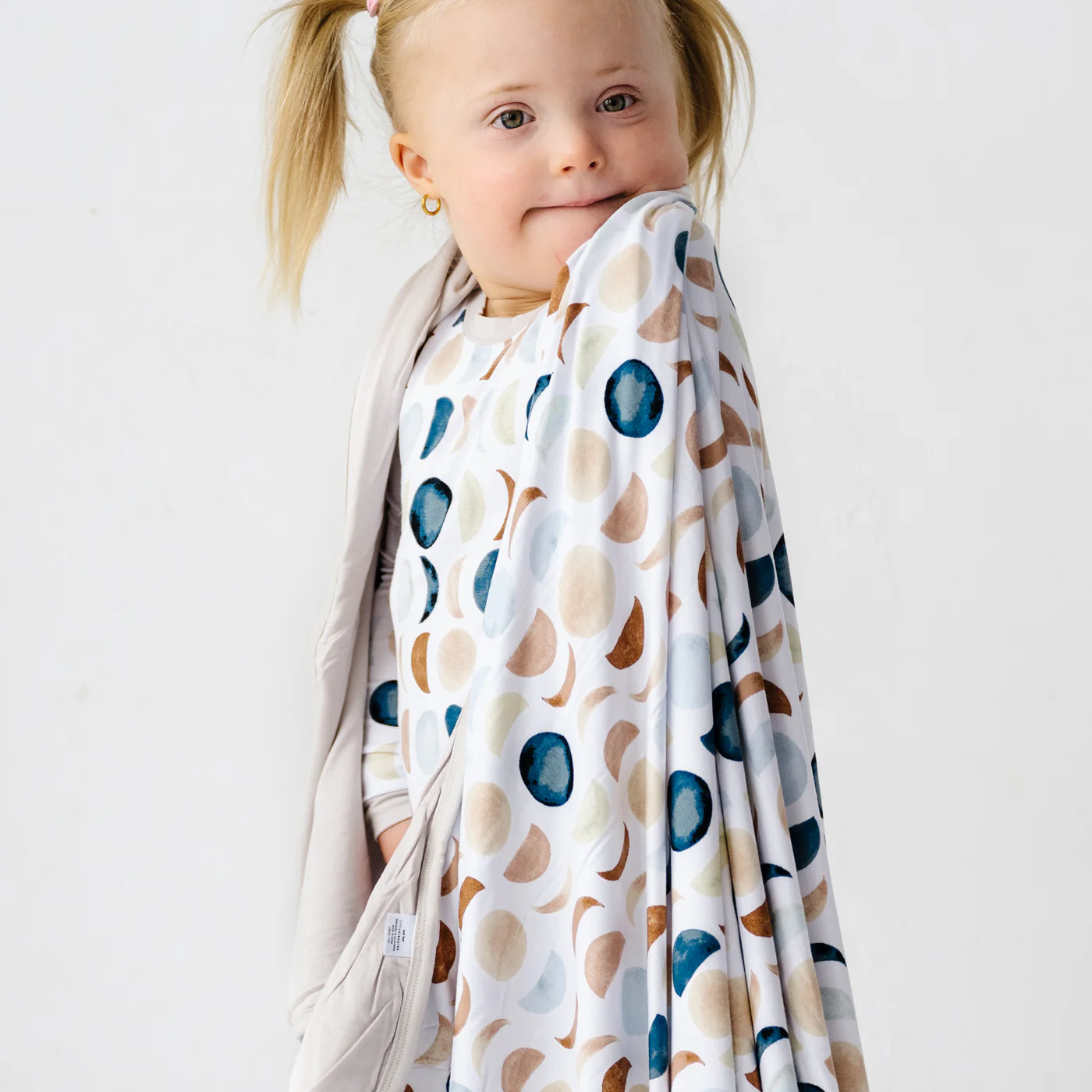 Luna Neutral Large Cloud Blanket® - Image 3