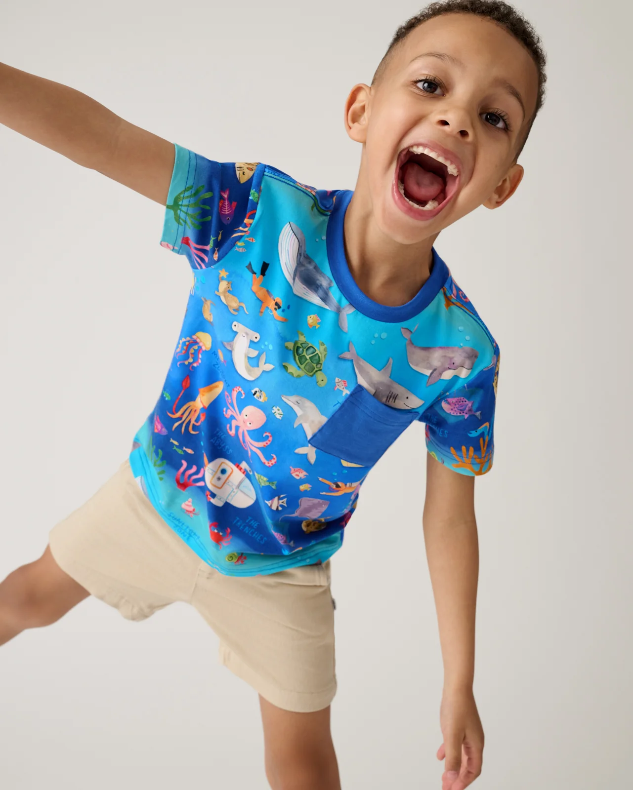 Underwater Discovery Relaxed Pocket Tee - Image 3